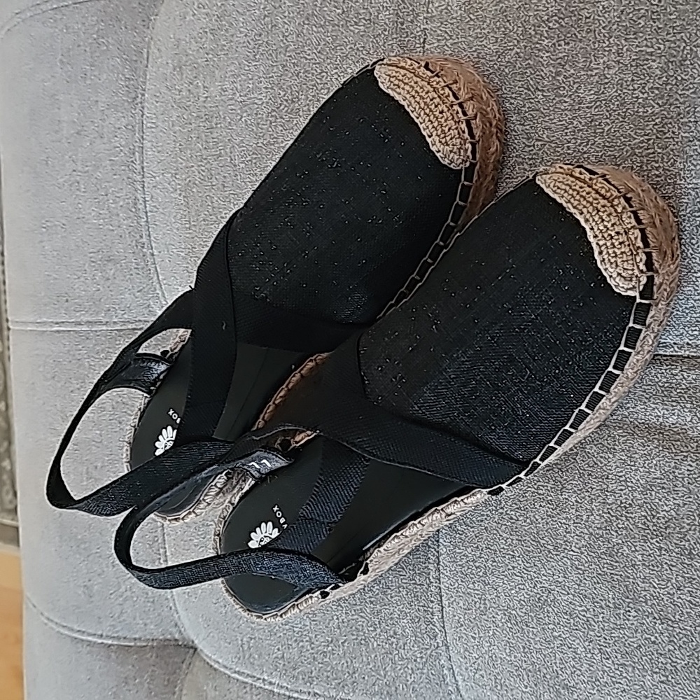 Black canvas wedge loafer